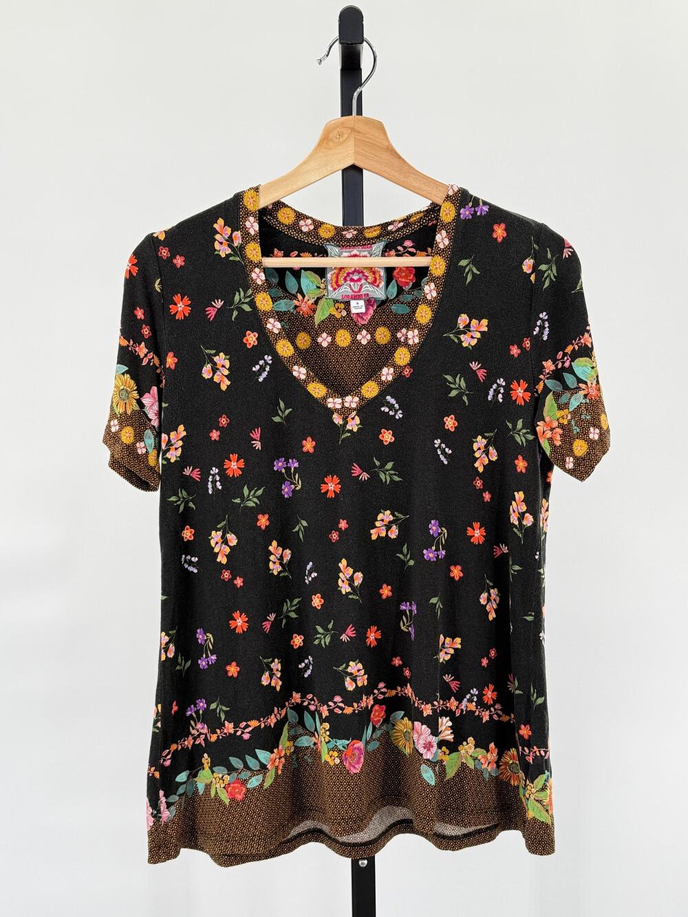 Johnny Was Black Floral Stretch Knit "Naani Favorite" Short Sleeve S T-Shirt